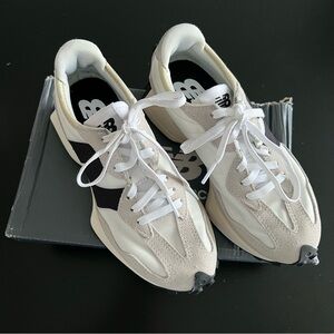 New Balance 327 Sneakers
